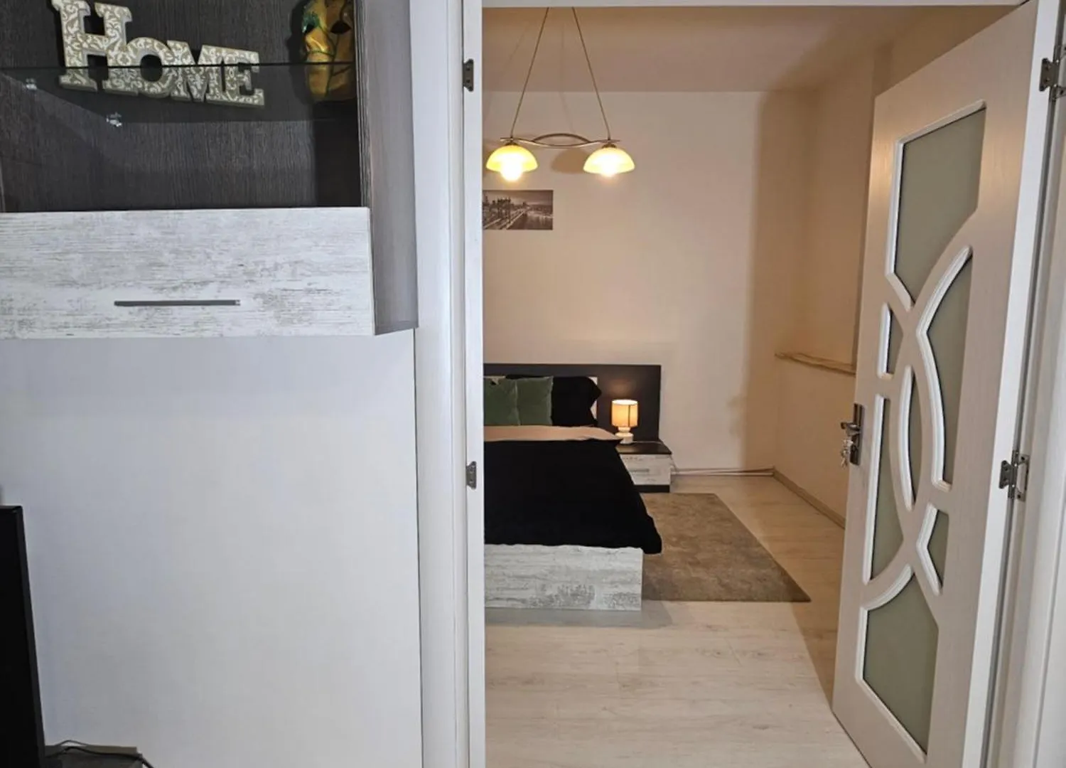 White Apartment By Hilton II 부쿠레슈티