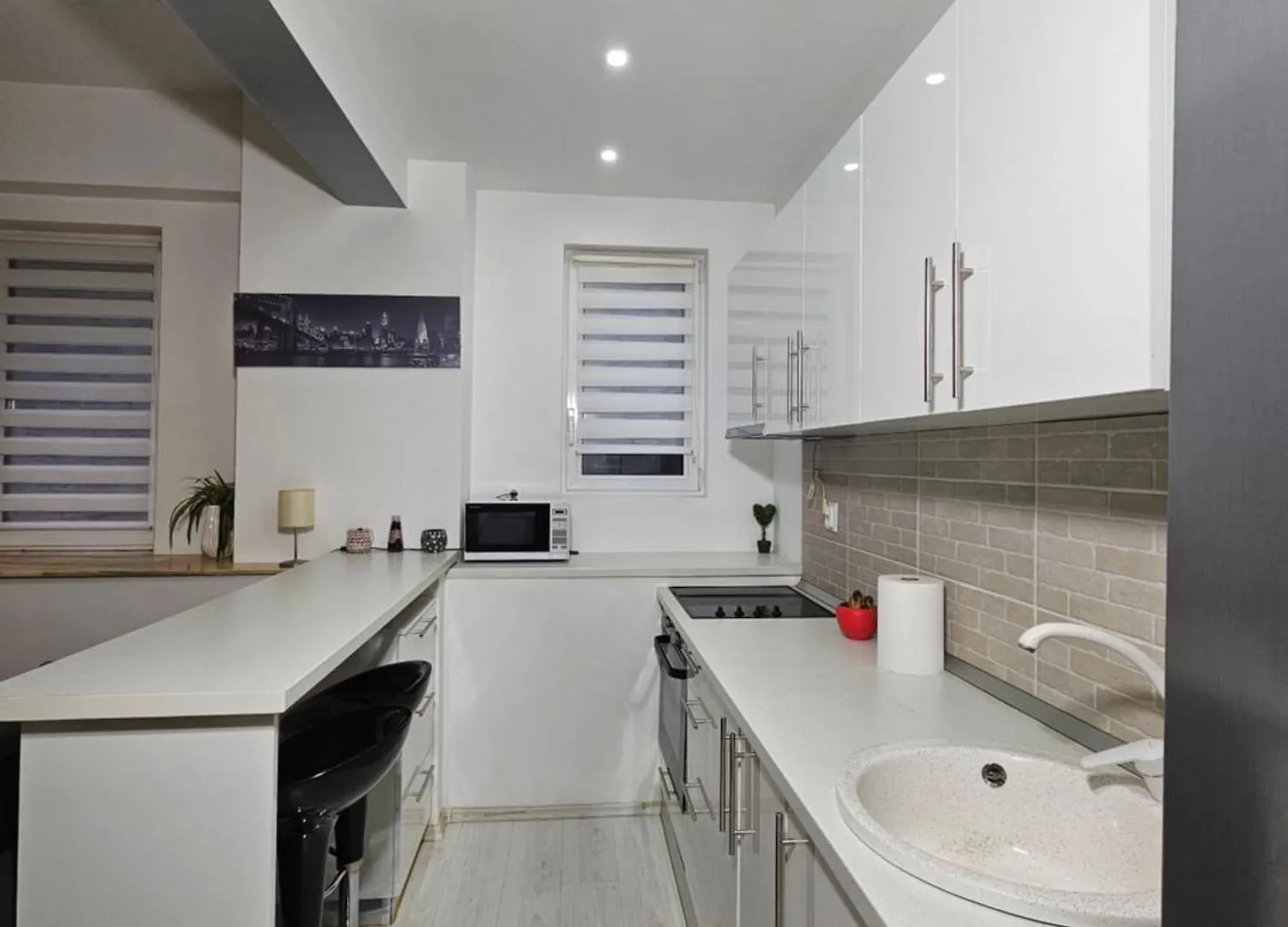White Apartment By Hilton II 부쿠레슈티 루마니아