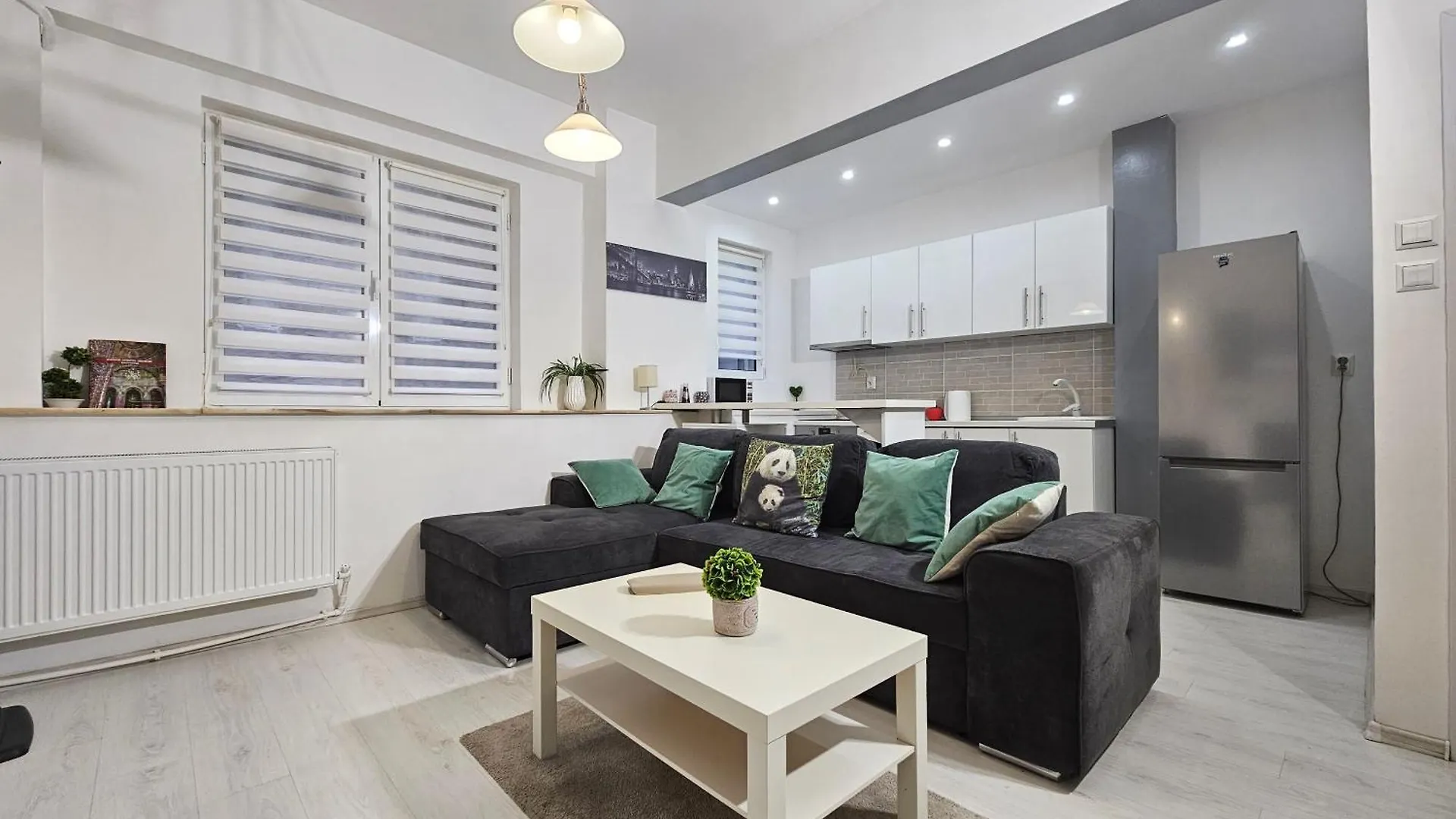 Kontakt z White Apartment By Hilton II